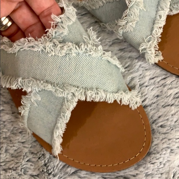 ⭐️🌸Capelli chambray raw hem criss cross slides - Picture 12 of 12